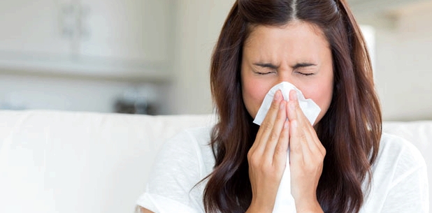 Eine Nasennebenhöhlenentzündung beginnt meist mit einem Schnupfen