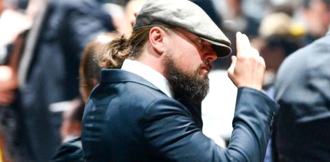 Auch Leonardo DiCaprio hat einen Männerdutt getragen
