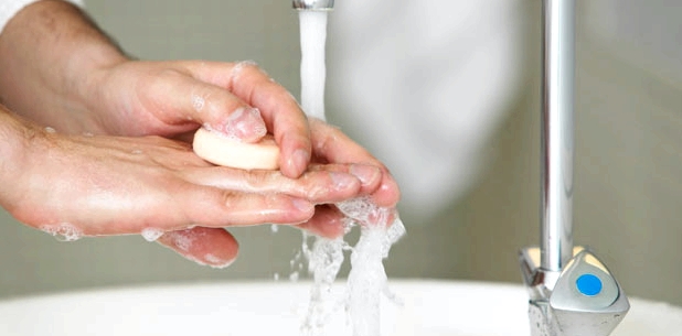 Händewaschen beugt Sommergrippe vor