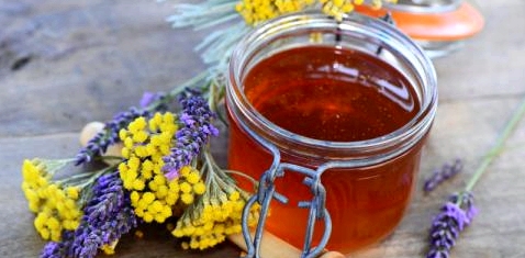 Honig gegen raue Ellenbogen