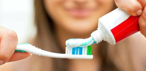 Mangelnde Mundhygiene verursacht Krankheiten
