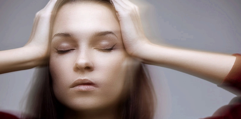 Schwindel und Kopfschmerzen können mögliche Nebenwirkungen des Wirkstoffs Loperamid sein