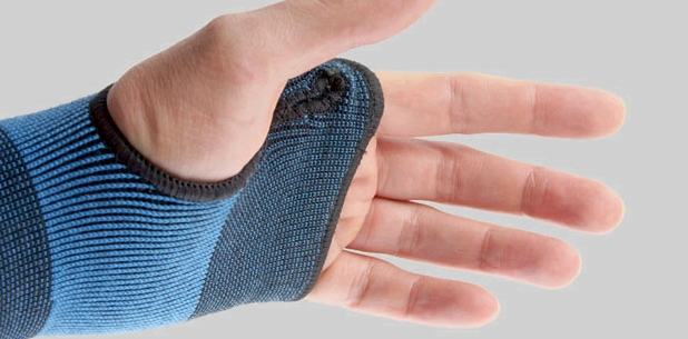 Bandage unterstuetzt Handgelenk bei Sehnenscheidenentzuendung