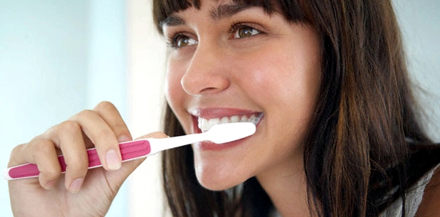 Bei Mundtrockenheit auf Zahnhygiene achten
